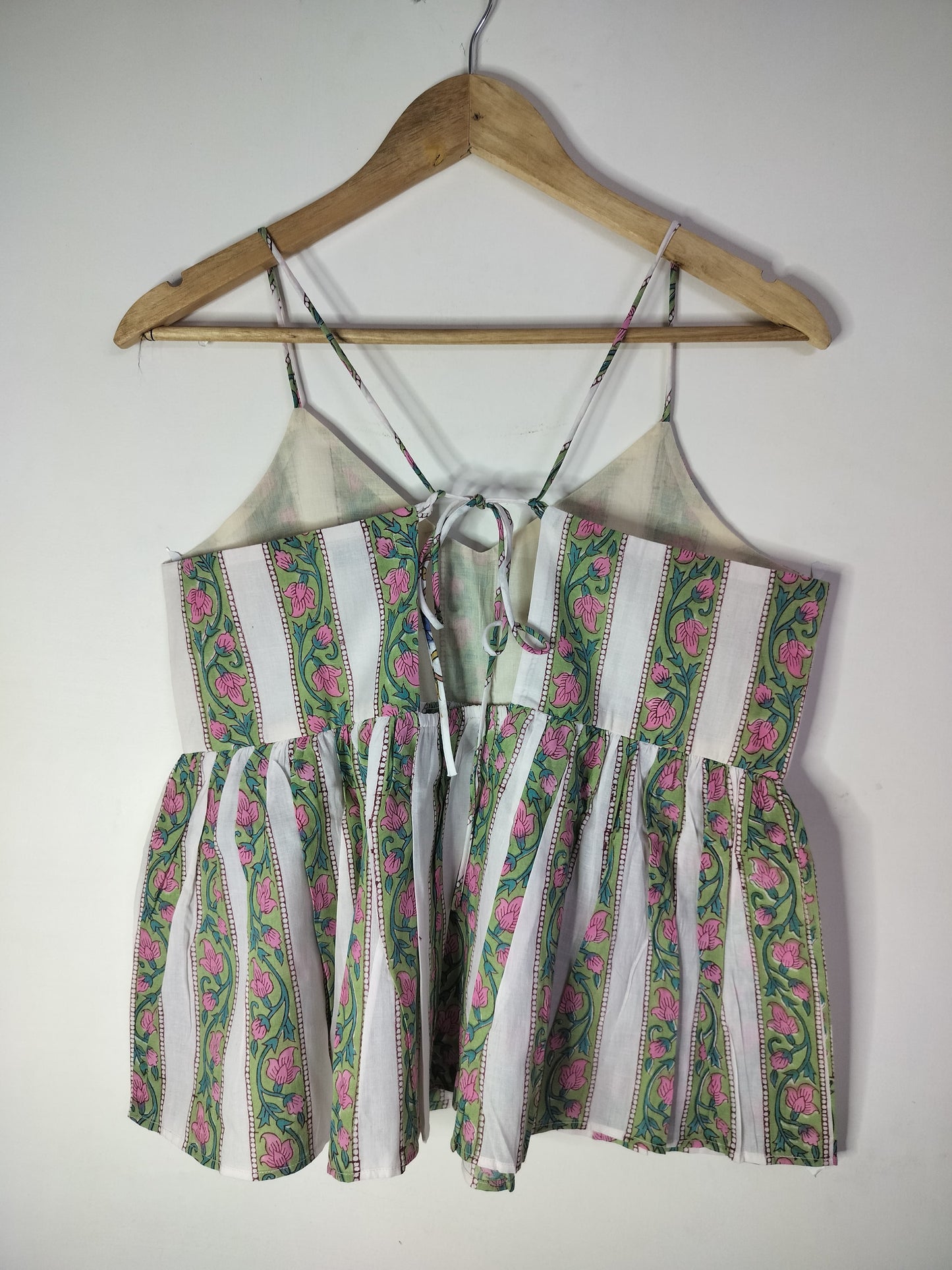 Green Garland Bloom Cotton Noodle Strap Top